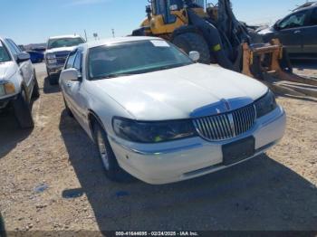  Salvage Lincoln Towncar