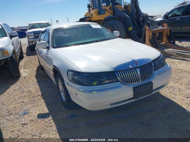  Salvage Lincoln Towncar