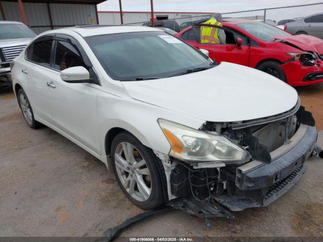  Salvage Nissan Altima