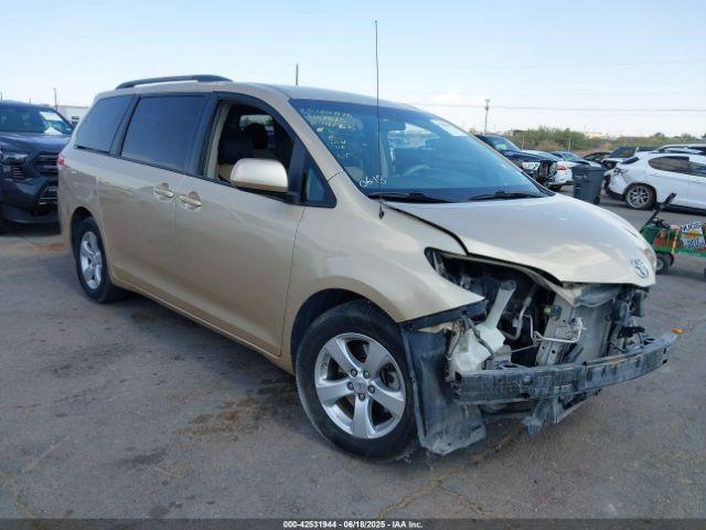  Salvage Toyota Sienna