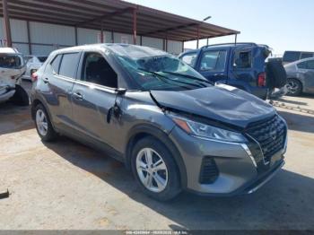  Salvage Nissan Kicks