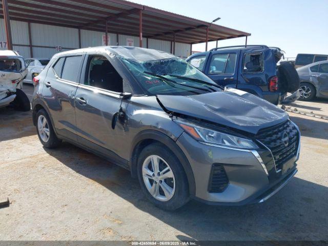  Salvage Nissan Kicks