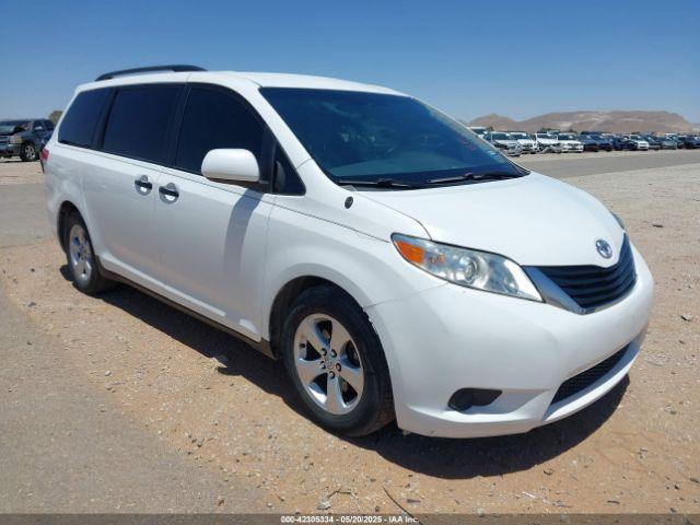  Salvage Toyota Sienna