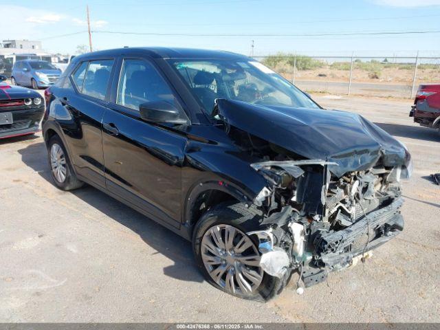  Salvage Nissan Kicks