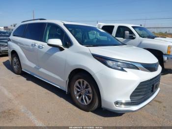 Salvage Toyota Sienna