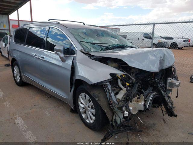  Salvage Chrysler Pacifica