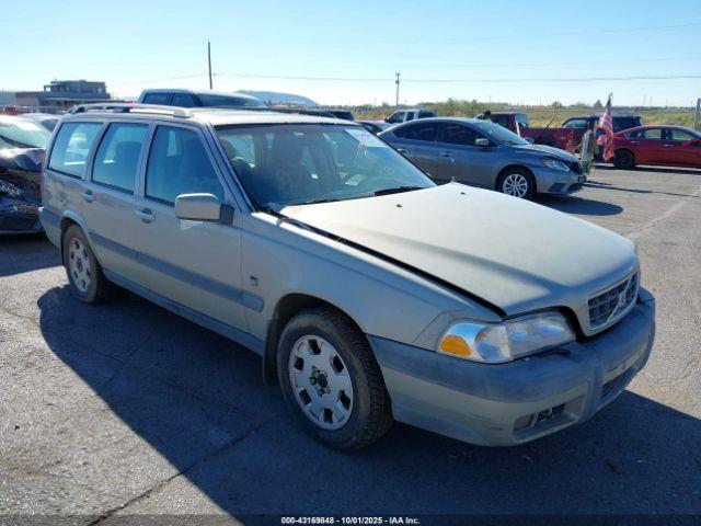  Salvage Volvo V70