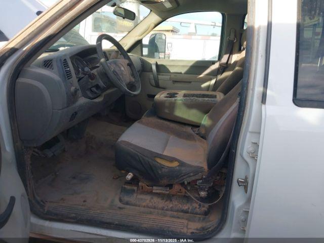 Chevrolet Silverado 3500 Work Truck Image 4