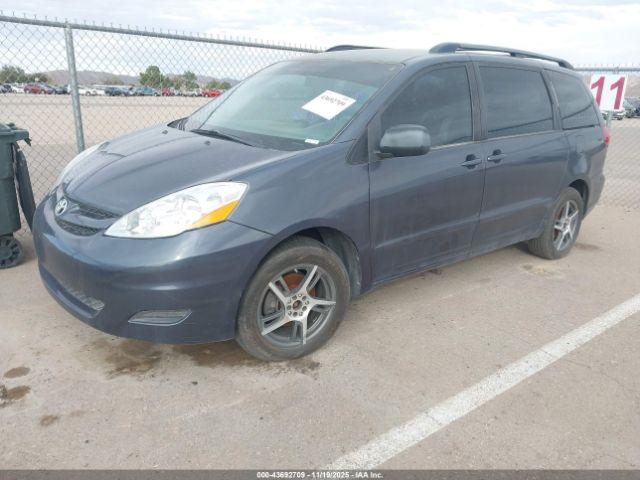 Toyota Sienna Ce Image 10