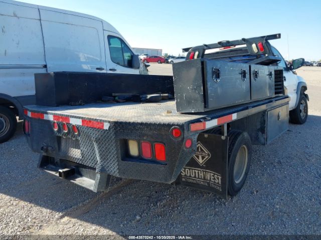 Chevrolet Silverado 3500 Image 3