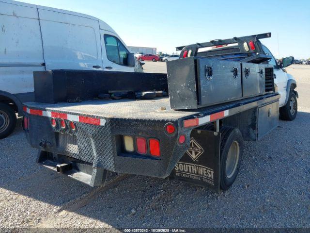 Chevrolet Silverado 3500 Image 3