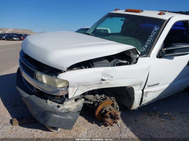Chevrolet Silverado 3500 Image 8