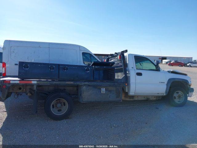 Chevrolet Silverado 3500 Image 9