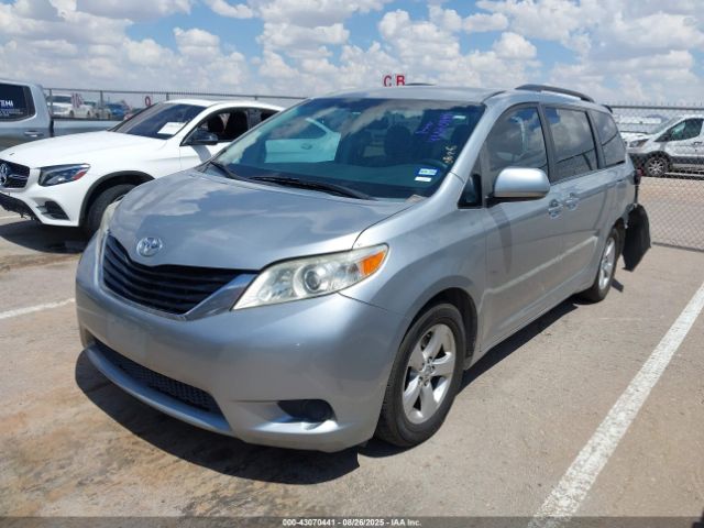 Toyota Sienna Le V6 8 Passenger Image 16