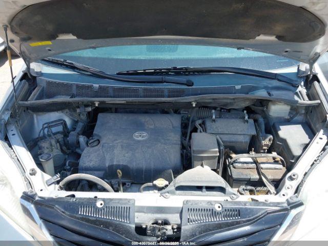 Toyota Sienna Le V6 8 Passenger Image 5