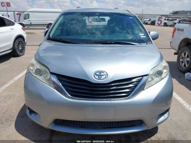 Toyota Sienna Le V6 8 Passenger Image 9