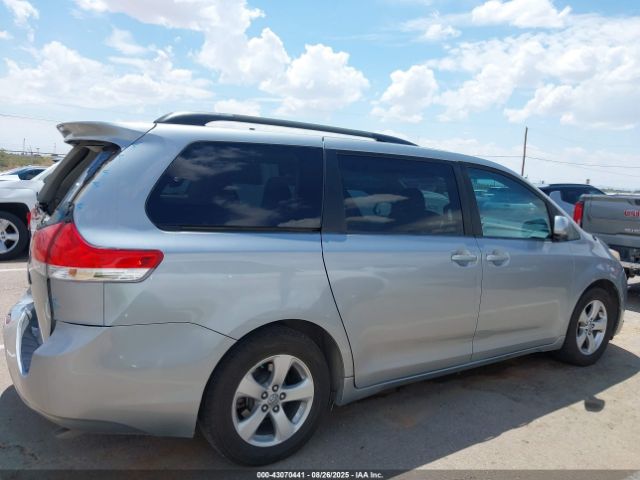 Toyota Sienna Le V6 8 Passenger Image 15