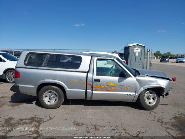 Chevrolet S Truck S10 Image 12