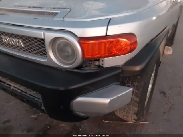 Toyota FJ Cruiser Image 11