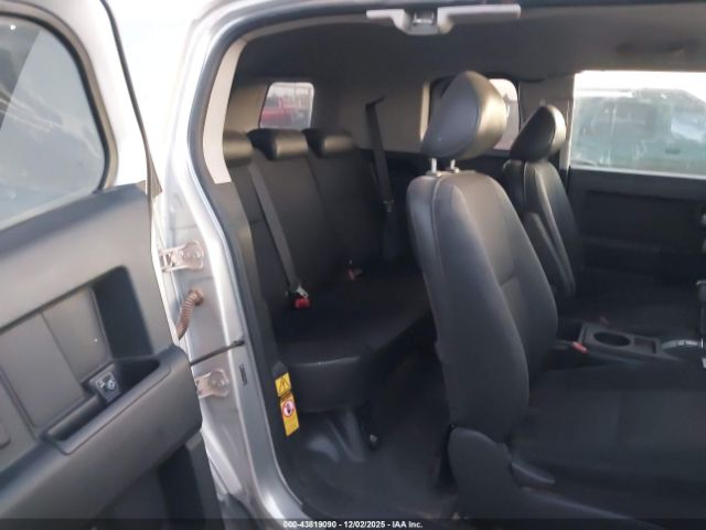 Toyota FJ Cruiser Image 10