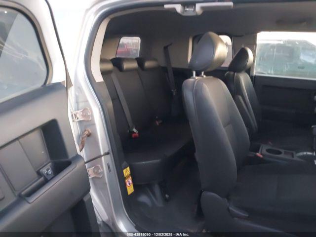 Toyota FJ Cruiser Image 10