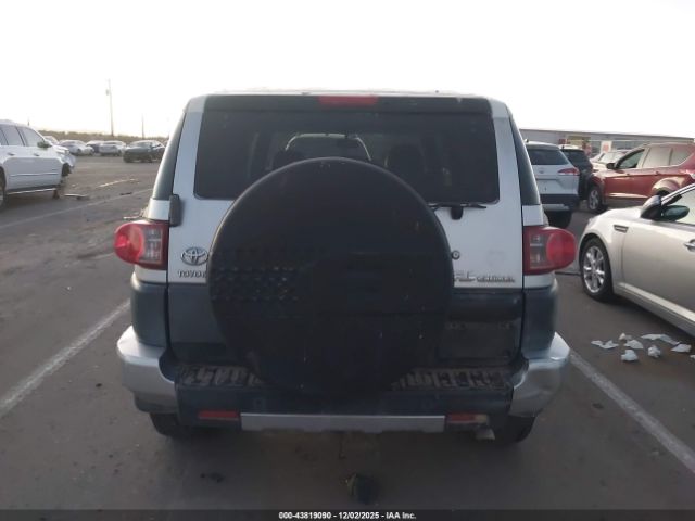 Toyota FJ Cruiser Image 13