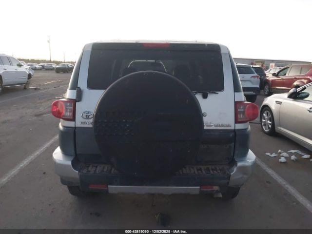 Toyota FJ Cruiser Image 13