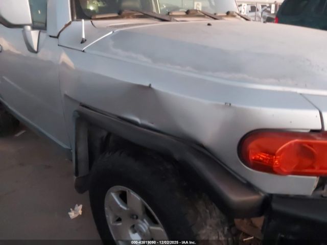 Toyota FJ Cruiser Image 15