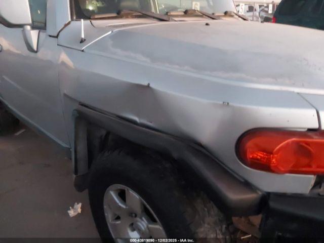 Toyota FJ Cruiser Image 15