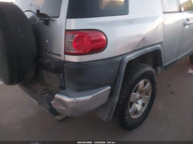 Toyota FJ Cruiser Image 14