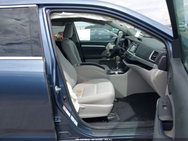 Toyota Highlander Le V6 Image 6