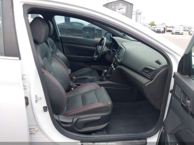 Hyundai ELANTRA Sport Image 7