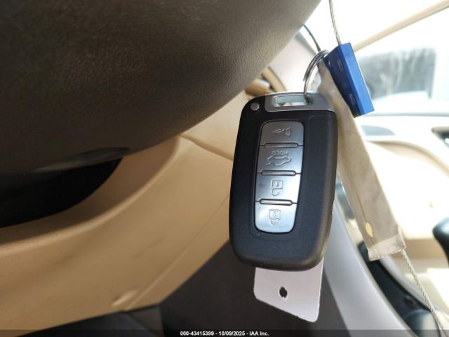 Hyundai ELANTRA Limited Image 13