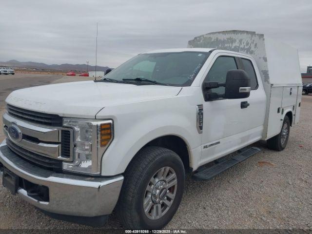 Ford F-350 Xl Image 8