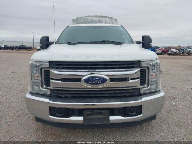 Ford F-350 Xl Image 4