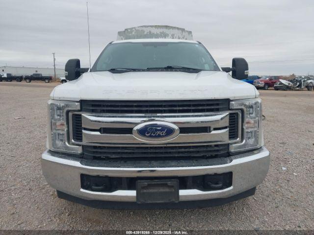 Ford F-350 Xl Image 4