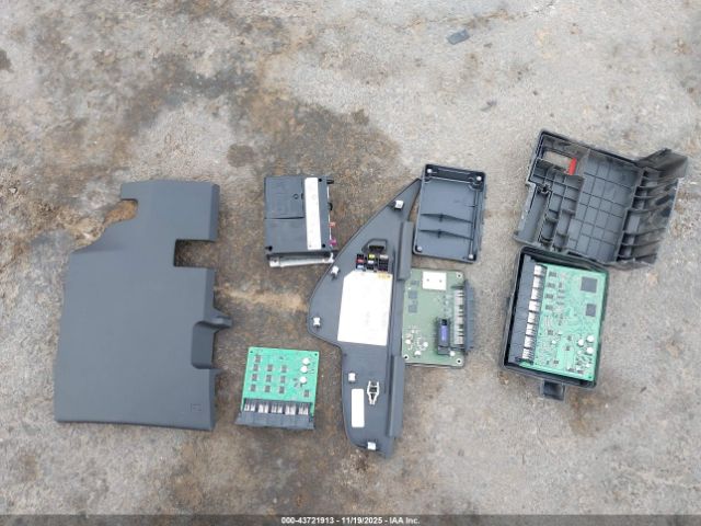 GMC Sierra 1500 2wd  Short Box Elevation Image 9