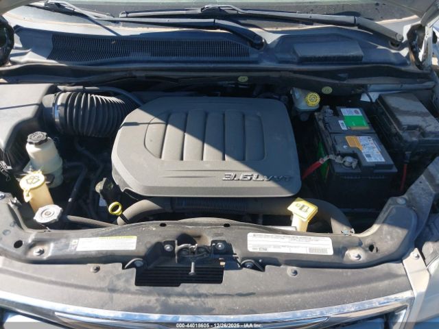 Chrysler Town & Country Touring Image 10