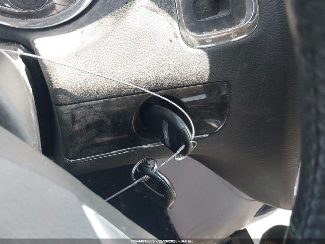 Chrysler Town & Country Touring Image 11