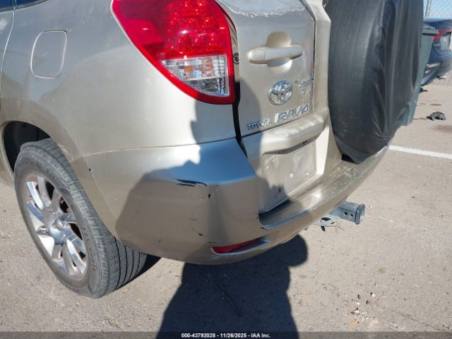 Toyota RAV4 Image 11