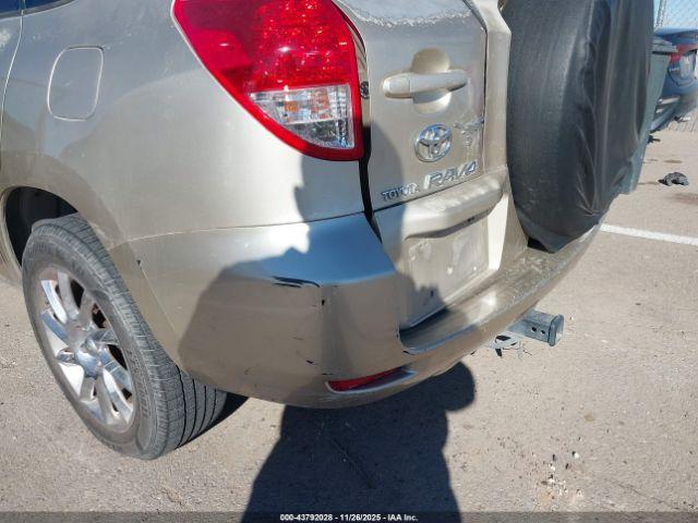 Toyota RAV4 Image 11