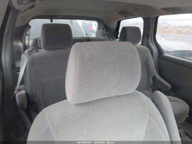 Toyota Sienna Xle Image 11