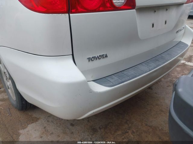 Toyota Sienna Xle Image 12