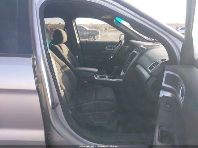 Ford Explorer Xlt Image 11
