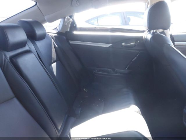 Honda Civic Touring Image 3