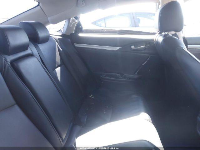 Honda Civic Touring Image 3