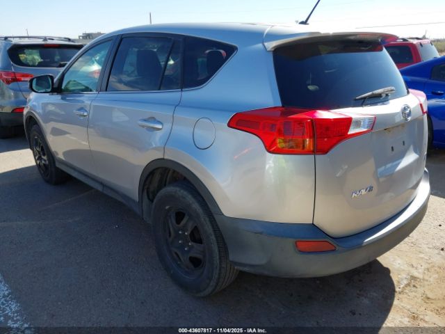 Toyota RAV4 Le Image 9