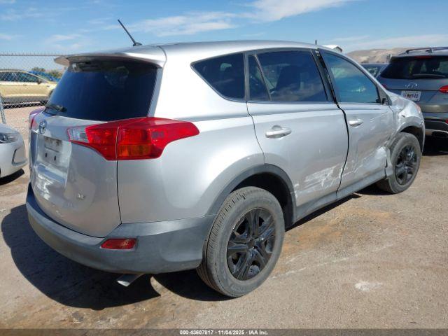 Toyota RAV4 Le Image 11