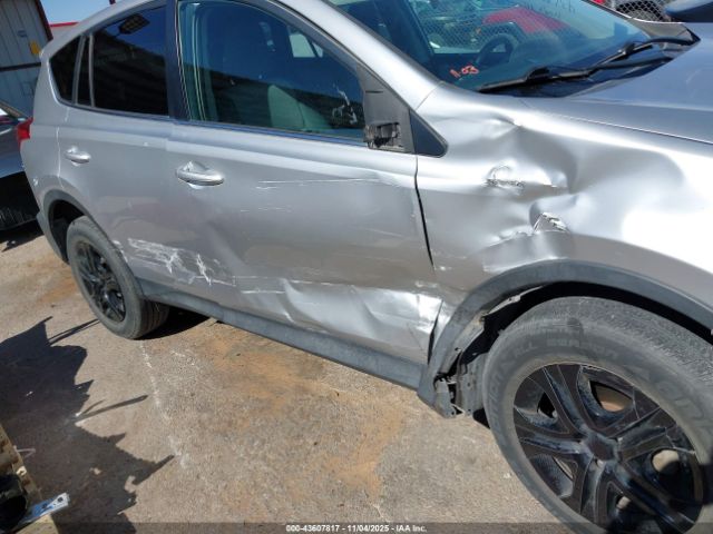 Toyota RAV4 Le Image 12