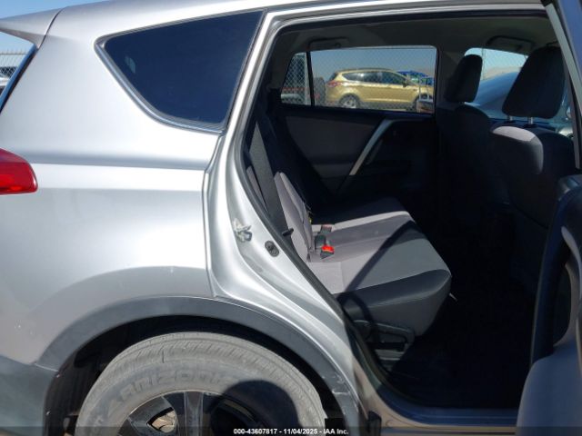 Toyota RAV4 Le Image 14